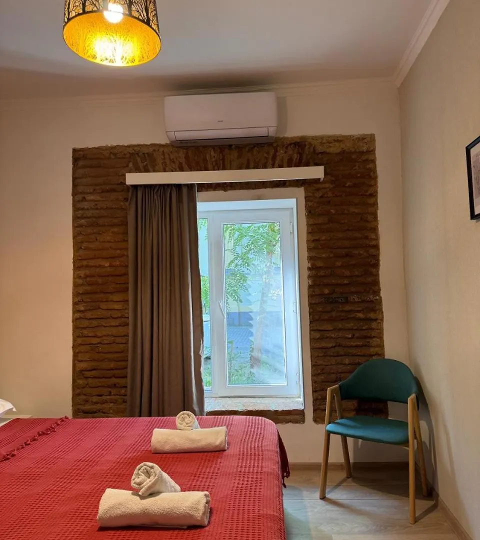 Cozy 2-Bath Apartment Near Fabrika Gruzja