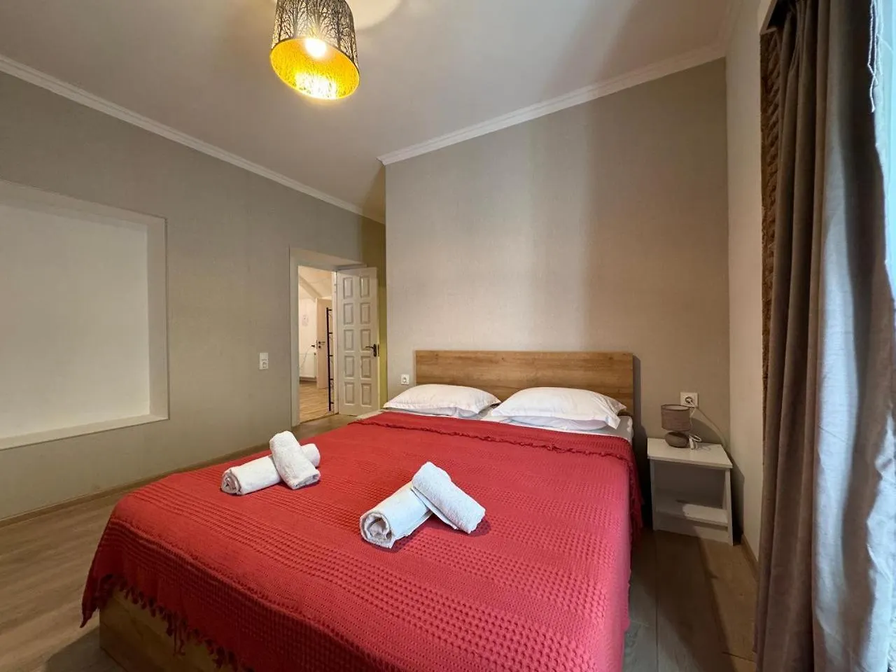 Cozy 2-Bath Apartment Near Fabrika