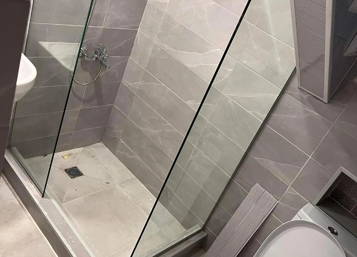 Cozy 2-Bath Apartment Near Fabrika