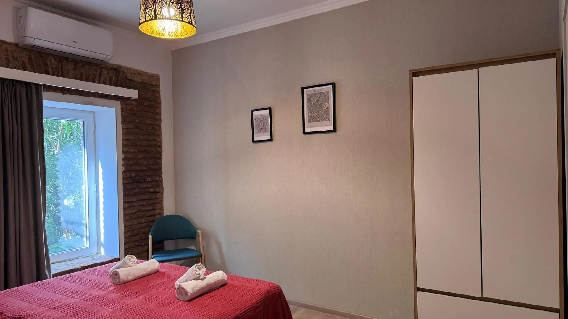 Cozy 2-Bath Apartment Near Fabrika