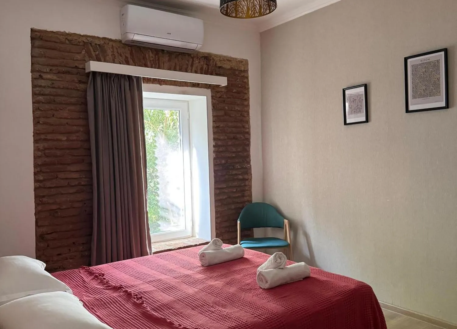 Cozy 2-Bath Apartment Near Fabrika